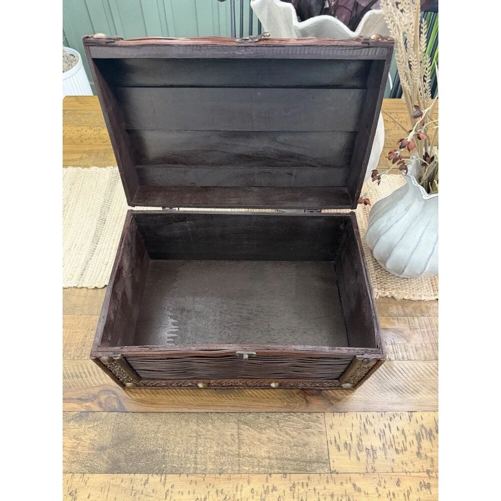 Vintage Style Wooden Storage Chest Box w/ Latch – Decorative Keepsake Trunk